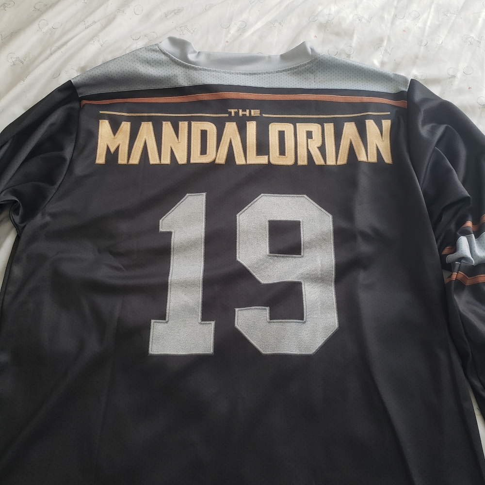 🏒 Star Wars Mandalorian Hockey Jersey 🏒 - Picture 8 of 9